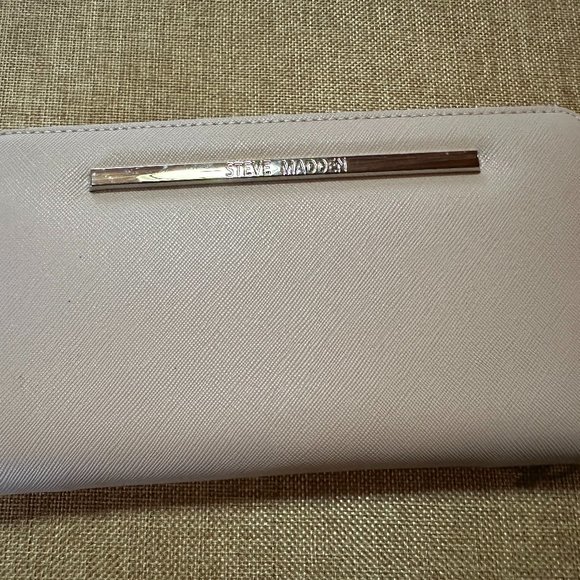 Steve Madden Light Pink Zip around wristlet - Picture 1 of 6